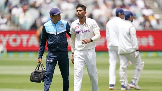 Umesh Yadav of India leaves the field injured during day three of the second Test Match between Australia and India at The MCG, Melbourne