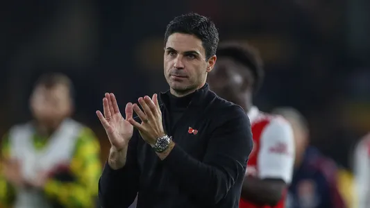Mikel Arteta manager of Arsenal applauds the travelling fans after the Premier League match Wolverhampton Wanderers vs Arsenal at Molineux, Wolverhampton, United Kingdom, 12th November 202 — Photo by operations@newsimages.co.uk