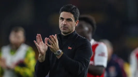 Mikel Arteta manager of Arsenal applauds the travelling fans after the Premier League match Wolverhampton Wanderers vs Arsenal at Molineux, Wolverhampton, United Kingdom, 12th November 202 — Photo by operations@newsimages.co.uk