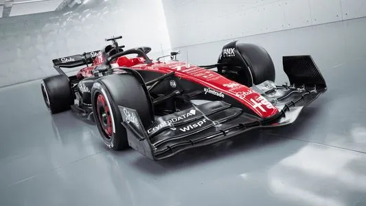 Alfa Romeo Unveils C43 Smooth Silhouette Graced by a Red and Black Livery