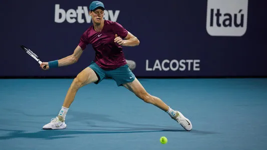 Jannik Sinner in action on Sunday against Grigor Dimitrov (not pictured). March 26, 2023. Photo Courtesy: Miami Open presented by Itau.