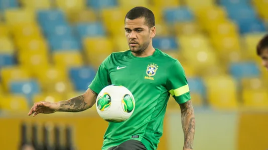 Daniel Alves during brazilian training in Confederation Cup, in the stadium of the Mineirao on june 29, 2013 in Belo Horizonte, Brazil. Photo 32327550 © Celso Pupo Rodrigues | Dreamstime.com