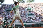 Alcaraz Tested by Daniel in Paris, Advances to Third Round at Roland Garros