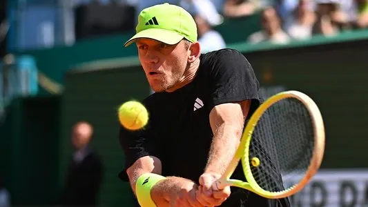 Alejandro Davidovich Fokina playing Jack Draper (not pictured) at the Monte-Carlo Country Club. April 10, 2025. Monaco, MC. Photo credit: Rolex Monte-Carlo Masters.