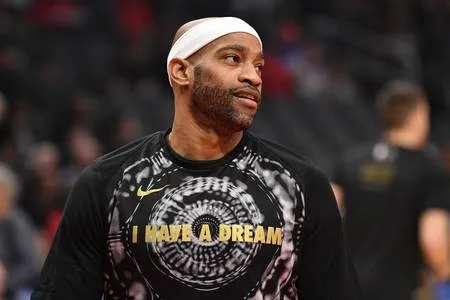 Atlanta Hawks Gives Vince Carter His 21st season