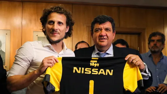 Diego Forlan officialy announced as Penarol new head coach