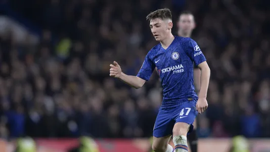 Billy Gilmour in Action for Chelsea Against Liverpool in FA Cup