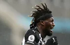 Allan Saint-Maximin Signs New Newcastle United Contract